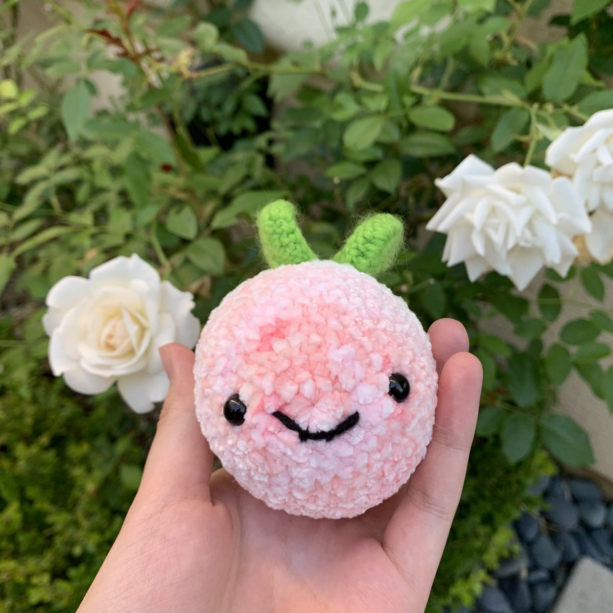 honeyblossomz's tweet photo. 🍓Giveaway🐝
I’ll be giving away one crochet strawberry bee to a lucky strawbabe! 

✨Rules (must do all): 
-Retweet &amp; like 
-Follow me @honeyblossomz 
-tag 1 friend 🥰

This will end 2 weeks from now, on 8/8 
Good luck ❤️ https://t.co/AANp2SdfSU