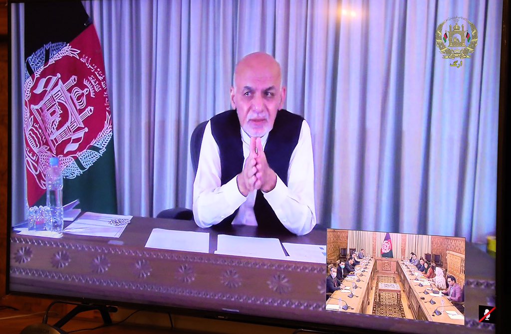 ARG_AFG's tweet photo. د افغانستان د اسلامي جمهوریت جمهوررئیس محمد اشرف غني نن ماسپښین د اداري اصلاحاتو او ملکي خدمتونو خپلواک کمېسیون رئیس احمد نادر نادري او د یاد کمېسیون کمېشنرانو  سره په ارګ کې وکتل. https://t.co/Jg2SQxMXGv