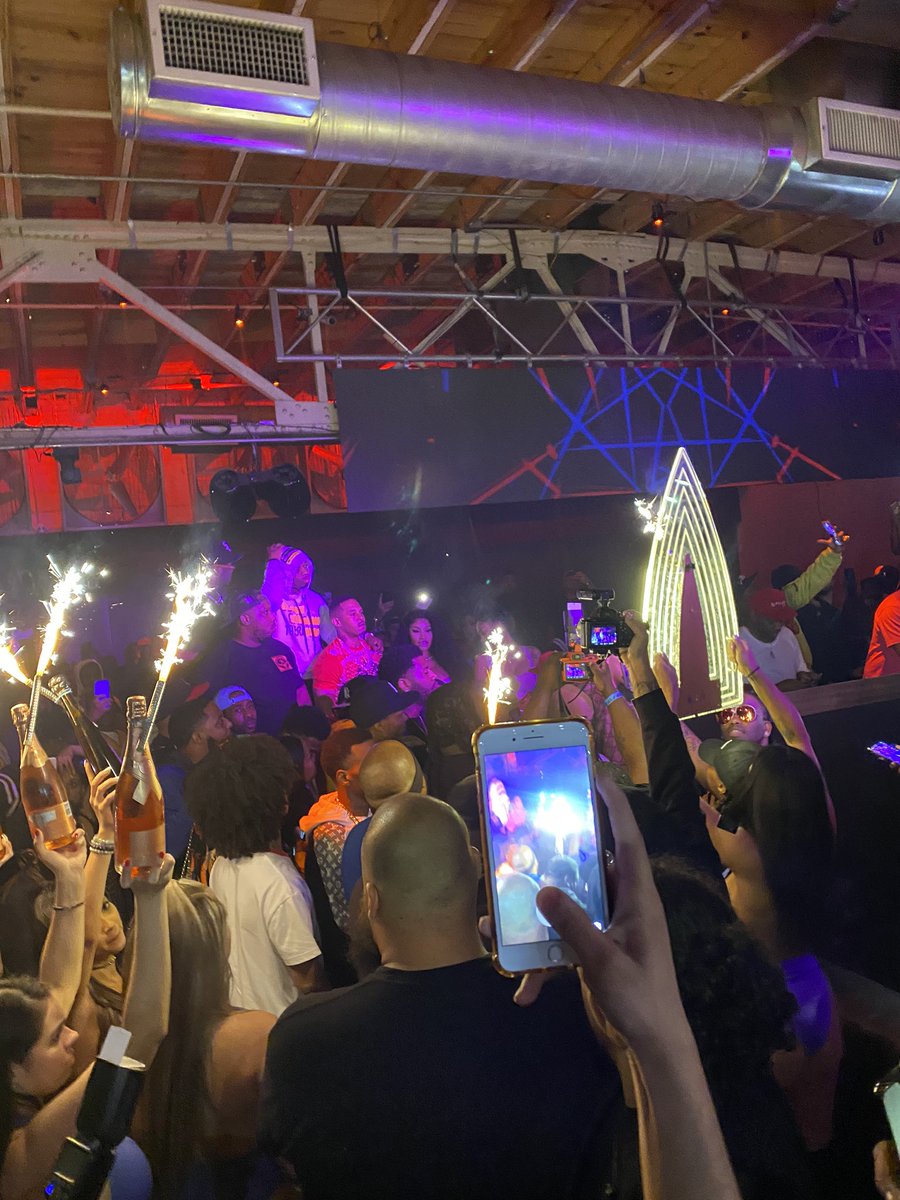 WHJTGHB's tweet photo. I’ll remember this day until I die. Saw Nicki in Miami 👑 02-02-20 🤩🤯 https://t.co/VHPQG0UZUX