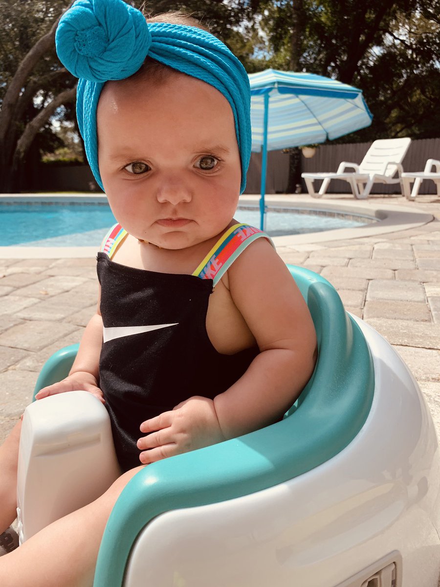 shelbyjohnsin's tweet photo. Little miss MOODY. #bowmail https://t.co/sE6aAXgLlV
