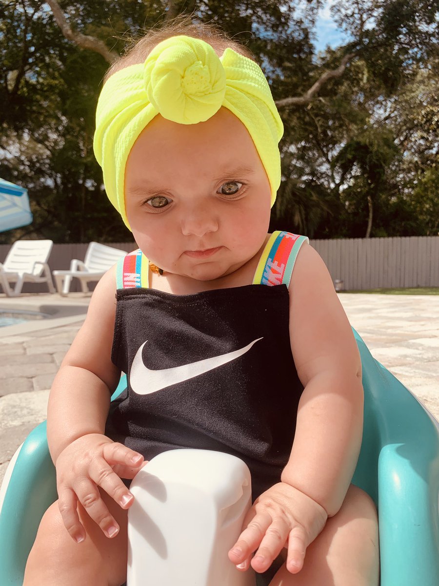 shelbyjohnsin's tweet photo. Little miss MOODY. #bowmail https://t.co/sE6aAXgLlV