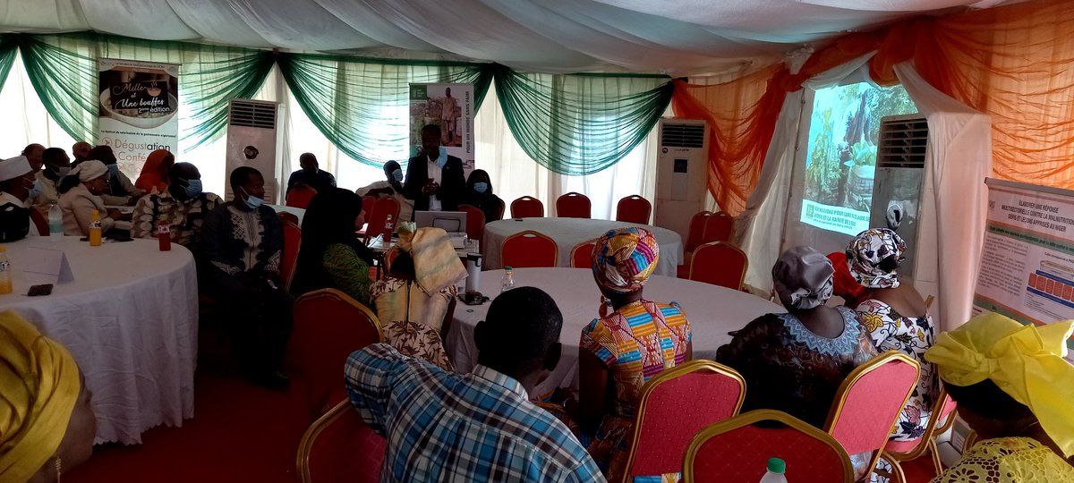 Hippolytetweets's tweet photo. Félicitation !!! à SAT ainsi que tous les partenaires de la 2ème édition de  Mille et Une Bouffes...un programme d'activités bien réfléchi...Merci à @OngMedcom  et @WHHNiger pour le dépistage hypertension et diabète des maladies qui font de plus en plus des dégâts ...NutriSanté. https://t.co/4ScX1WF7Vy