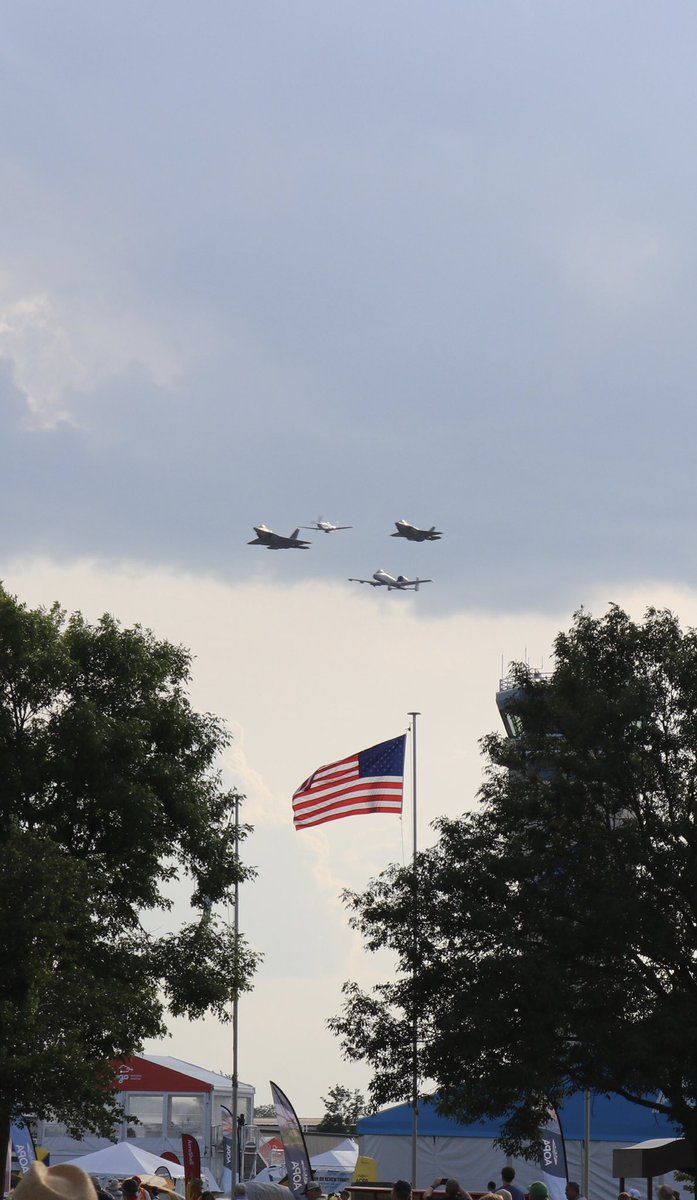 philmanstarnes's tweet photo. Last year was one to remember. Looking forward to next year @EAA #EAAtogether https://t.co/k4c4bZ7JWN