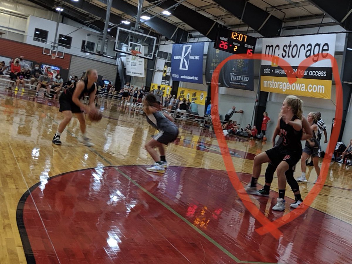 lpcsarsh's tweet photo. My fav 6 foot baller at Queens of the Court. #IowaPrep https://t.co/Zq14ikV35x