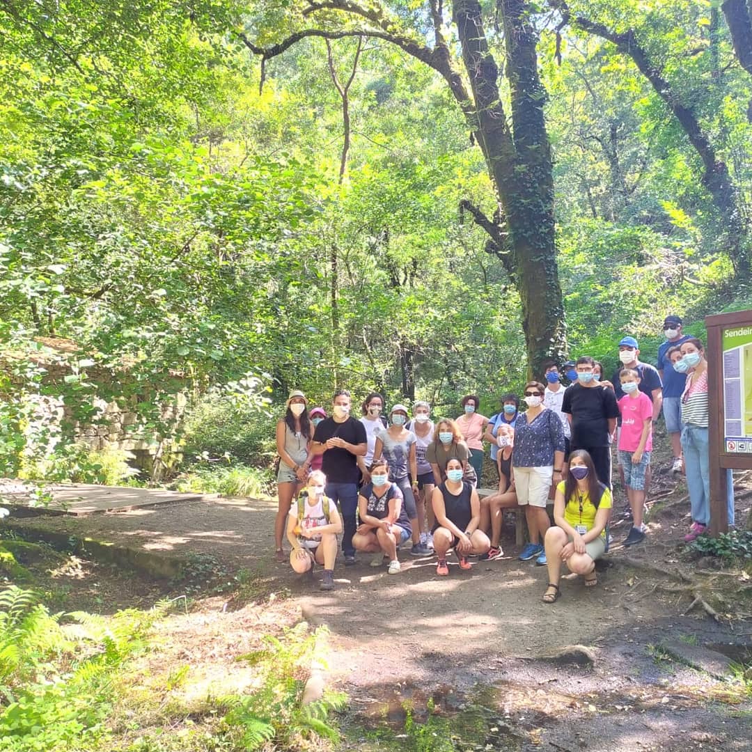 ailladosratos's tweet photo. Hoxe celebramos o Día de Galiza con dúas rutas simultáneas. Grazas aos asistentes a ruta "Massó, o sentir dun pobo" organizada polo Concello de Cangas do Morrazo e tamén aos que camiñaron pola natureza na ruta "Sendeiro da Fraga" organizada polo Concello de Moaña. https://t.co/G9I7sdZo8O