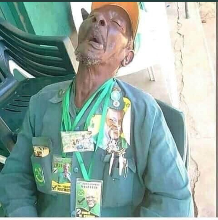leedehustler's tweet photo. MJUMBE Mkuu akiwa anatafakri ukuu wa watia NIA @McinikaWaLamar https://t.co/u4WQ5vKmuq