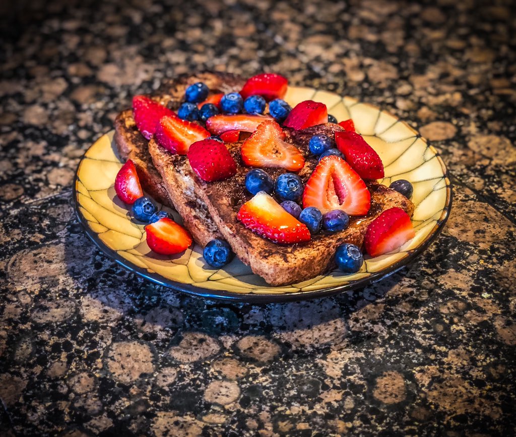 Another MPC Meal down FrenchToast. So happy they have a vegetarian mealplan. I subbed plant based @eatjust for eggs to make it vegan. No nuts and added a few blueberries instead. #mpcmealplan #mypeakchallenge #mpc2020 #veganfood #eathealthy #delicious #colorfulfood #samheughan