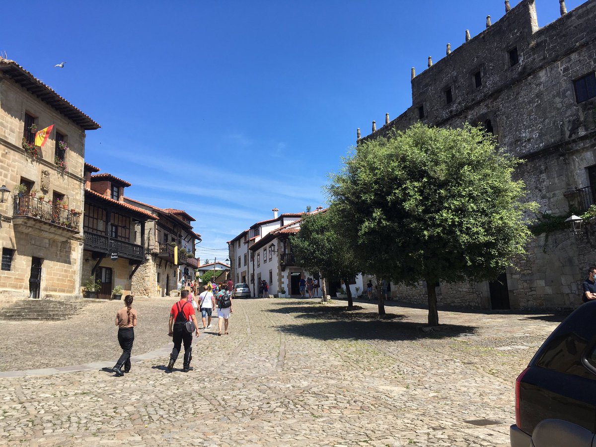 Disfrutando de la visita a la villa de Santillana de Mar pero siempre con las medidas de precaución 😷. Saludos.
#santillanadelmarseduce #turismoencantabria