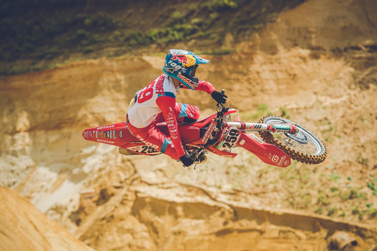 REVISTA400's tweet photo. Con el reinicio del Campeonato del Mundo de #Motocross 2020 a solo unas semanas de distancia, los pilotos oficiales MXGP y #MX2 del #GASGAS Factory Racing se preparan para regresar a la competencia MXGP, con las GASGAS #MC450F y #MC250F... https://t.co/9SHrMOeh4P
#TodosSomos400 https://t.co/AxamRA2LNW