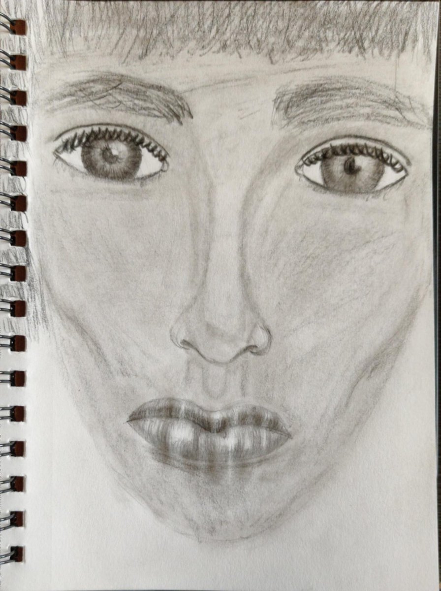 ENBlogKP1's tweet photo. Here is my new post with some more progress! The portrait isn't the final piece, but a practice one, comparing my current skills with the ones I had at the beginning 😁
#art #portraits https://t.co/vo5SWncR3h