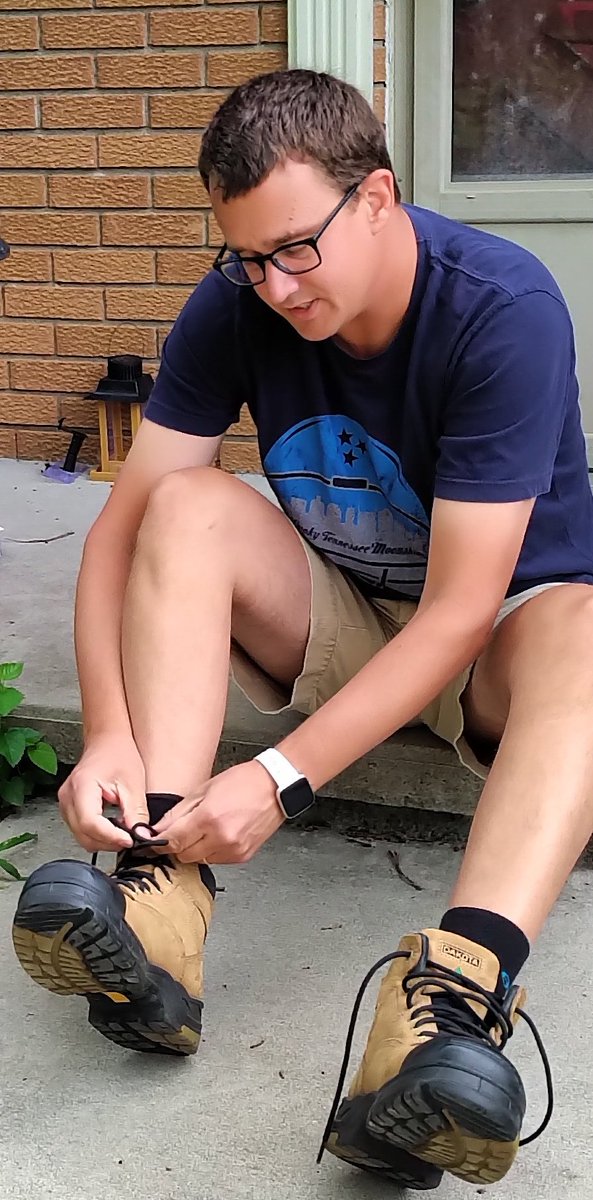 MonteMcNaughton's tweet photo. Work boots on and ready for my next #WeekendProject. 🔨🔨🔨
Bonus: my Father's Day gift arrived from our local @home_hardware store. 👨🔧
#SkilledTrades #Apprenticeship #training #worksafeON #toolsoftrade https://t.co/cYuPlgUbPW