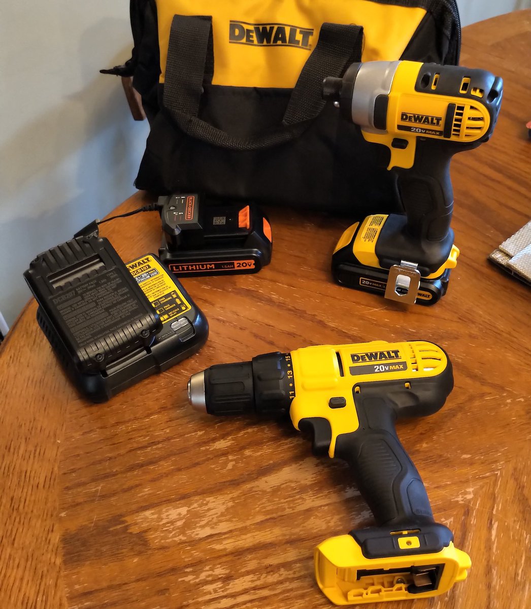MonteMcNaughton's tweet photo. Work boots on and ready for my next #WeekendProject. 🔨🔨🔨
Bonus: my Father's Day gift arrived from our local @home_hardware store. 👨🔧
#SkilledTrades #Apprenticeship #training #worksafeON #toolsoftrade https://t.co/cYuPlgUbPW