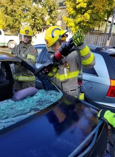 yammybrent's tweet image. Great day practicing auto extrication! #firefighter #autoex #volunteer