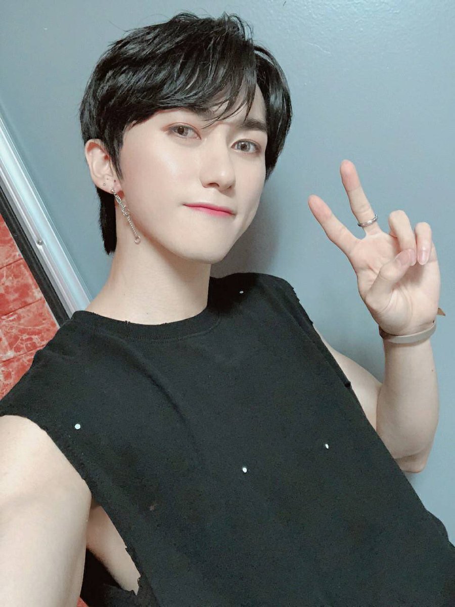 target7japan's tweet photo. FROM #ロイ

皆さん 今日もお疲れ様🥺✨
新しい すがたを お見せしてみましたけど どうでしたか?🥺
今日も みんなに 会えて 力を もらいました！ ありがとうございます🥺
また 明日ね💕

#TARGET #타겟 #GI #ZETH #HYUN #ROI #BOUN #WOOJIN #FCLIVE https://t.co/34o7CWF0XB