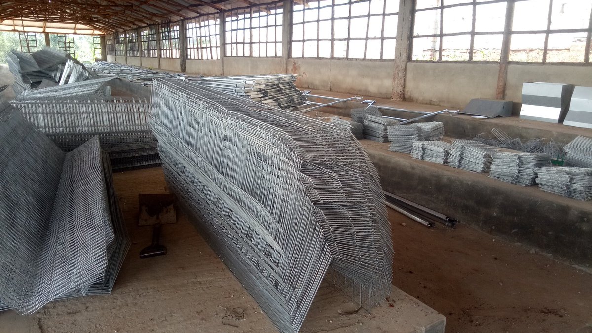 poultrycagesug's tweet photo. Our Team is already in Buikwe to install cages and this system is going to be a beautiful one because every thing is going to be automatic and the chicken poop will be put In the dewatering machine and turned into fish and piggery feeds .....
Contact us on +256758422007 https://t.co/rLA12tL9LF