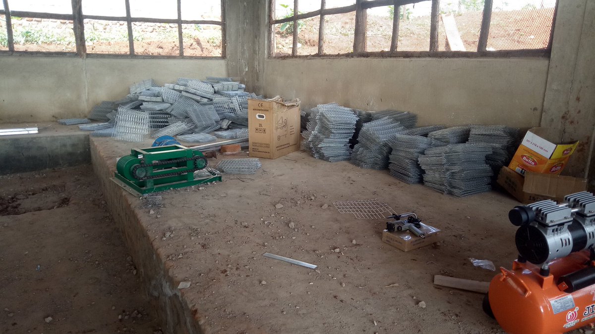 poultrycagesug's tweet photo. Our Team is already in Buikwe to install cages and this system is going to be a beautiful one because every thing is going to be automatic and the chicken poop will be put In the dewatering machine and turned into fish and piggery feeds .....
Contact us on +256758422007 https://t.co/rLA12tL9LF