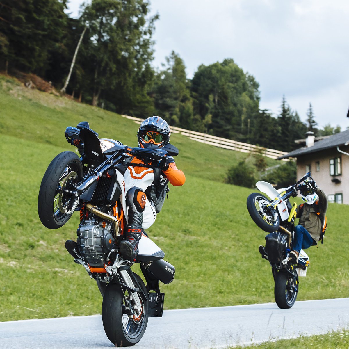 RokBagoros's tweet photo. Having a wheelie good time! On road, on track, on @AvonTyres 🤘
#Motorcycle #Motorsport #onavons #Motorshow #Motorhead https://t.co/Zrlr22r29E
