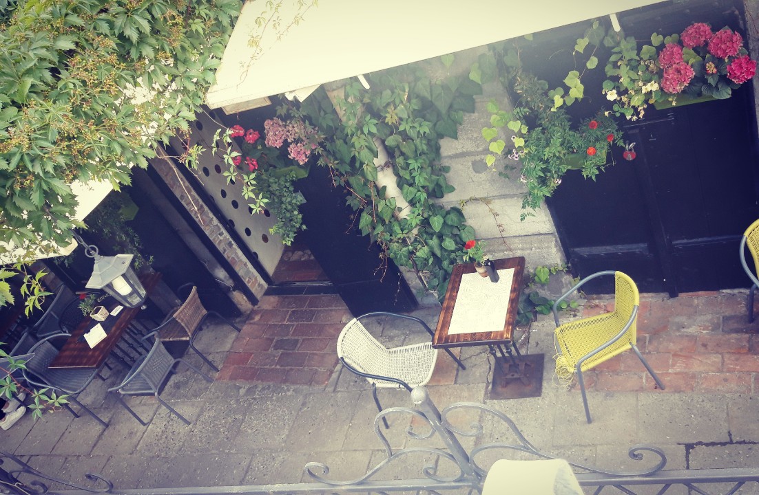 KrakowsphereByA's tweet photo. PLACES SPHERE: Makaroniarnia in Podgorze is a lovely place not only to sit and enjoy the atmosphere but also to eat delicious italian food. #krakowsightseeing #tourguidekrakow #citybreakkrakow #tourguideservices https://t.co/aqW0PRGNB7
