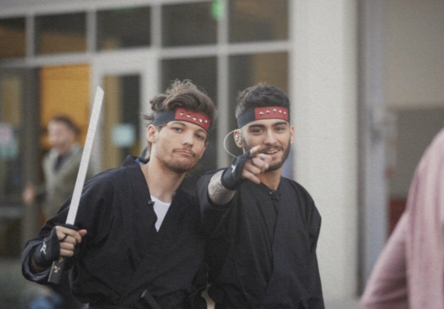 alvina_174's tweet image. #onedirectionvsdirectioners siap tempur siapa takut 😂😛