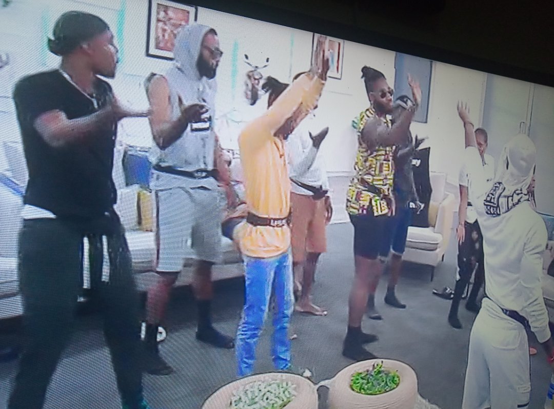 TochiOke's tweet photo. Tochi making me happy this evening 🔦👑😇🔦👑😇 #BBNaija #BBTochi 
.
.
.
#TochiTorchUs 🔦🔦🔦🔦

#BBNaija https://t.co/nDur94gXeN