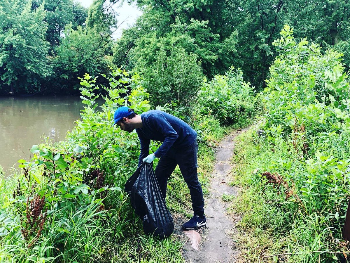 MothRaah's tweet photo. Spent this beautiful Saturday morning with Friends of the Big Sioux River doing a local community cleanup! Together we collected several bags of trash, thanks everyone who pitched in and helped out! Let’s continue to keep our parks and rivers clean! 🌳🌿 https://t.co/WQ7RXhYNnC