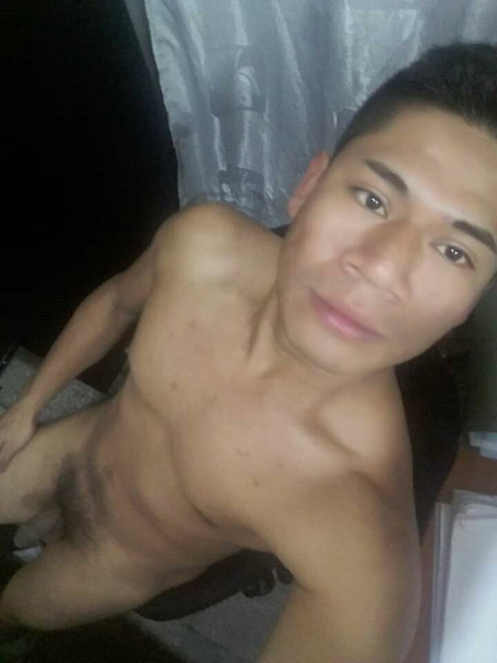 Chicos_Gt's tweet photo. Dicen que mete gente donde trabaja ? 

Alguien tiene inf https://t.co/KNp8aW3Yj6