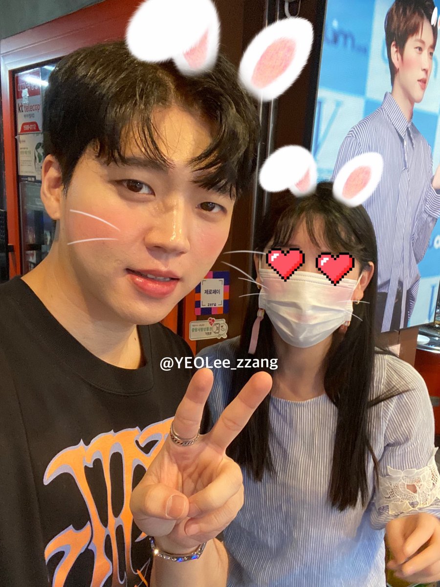 ifntnews's tweet photo. [Fan Account] 200725
A fan ran into Woohyun at his dad’s restaurant. He came there to have a meal. The fan wasn’t really able to say anything because was too nervous. But Woohyun was very friendly &amp; sweet, and talked to her.
#인피니트 #우현 #남우현 #INFINITE #Infinite #Woohyun https://t.co/C1FLUZ2MfU