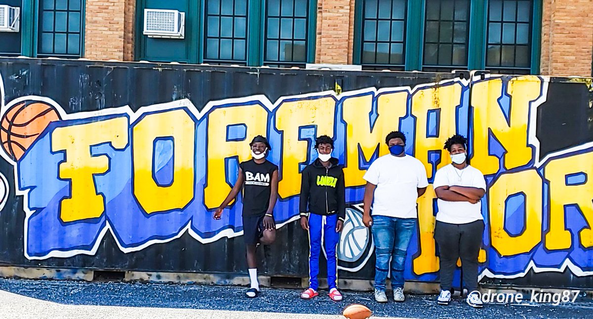 ForemanFootball's tweet photo. Today was a successful Food distribution at Foreman! So happy to be apart of making the community better! https://t.co/LwlxjgzlGa