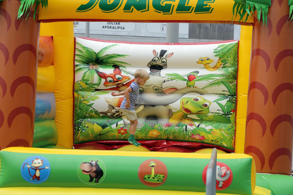 PolsatPlusArena's tweet image. Świetnie się bawiliśmy na dzisiejszej Weekendowej Strefie Aktywności.⚽👇
Jeśli chcecie poćwiczyć formę przed Stadionową Piątką to macie szansę ❗ Weźcie udział bezpłatnych zajęciach z Martą Krawczyńską. 🏃‍♂️ Treningi rozpoczną się o 12:00. Do zobaczenia pod #FUNARENA.