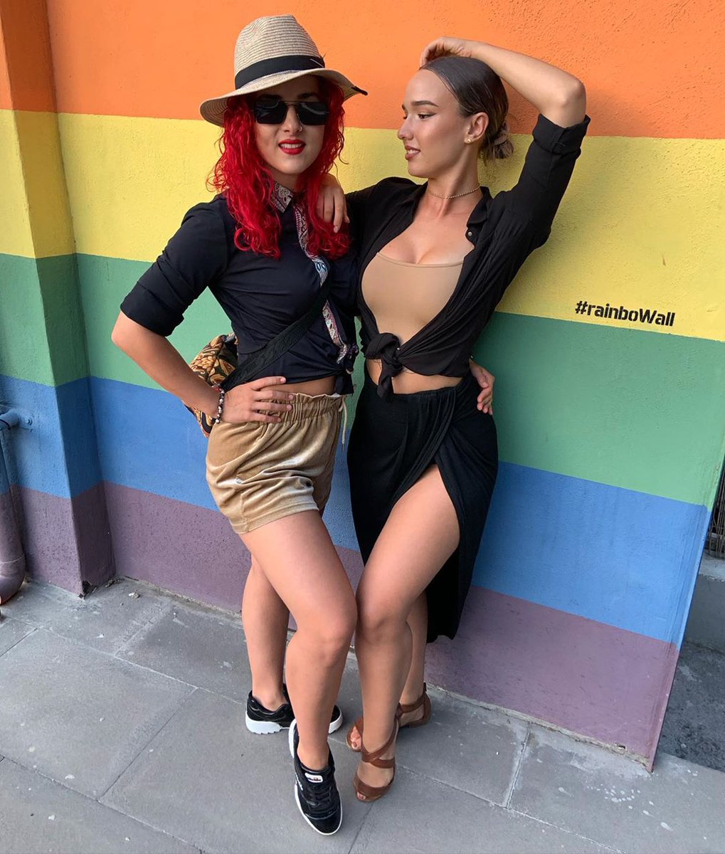 AmorBonito18's tweet photo. Vive la Vida de Colores 🌈 
Magda y Valeria...siguelas en IG
@magdayvaleria_official @magdaliuzza
@valeriabartolini @emenvi_official

#magdayvaleriasinfronteras https://t.co/r6Gzn0SBNf