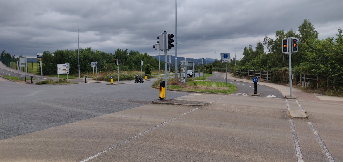 THREAD: I spent some time cycling around Wicklow Town yesterday to check out their cycling infrastructure. At its best, Wicklow probably has the best designed cycle paths anywhere in Ireland. But the limited extent of the network and very poor permeability hampers it's usefulness