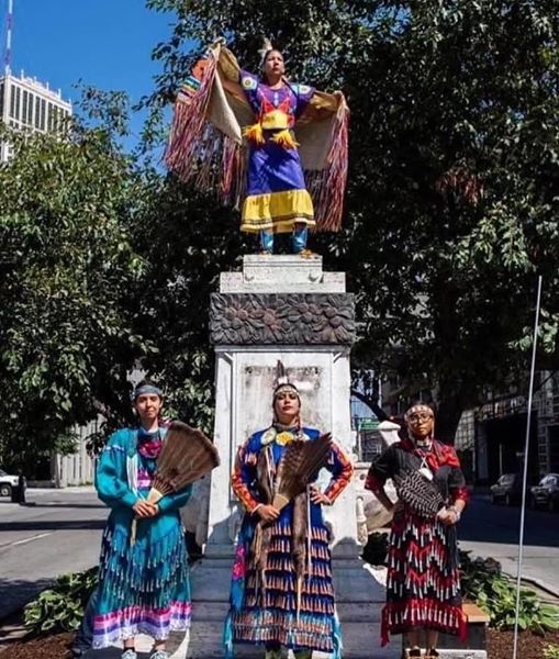 Where Once Columbus Stood.... First Nation Women occupy the plinth and claim their place on history. invisiblewomen.org.uk/gettingattenti…