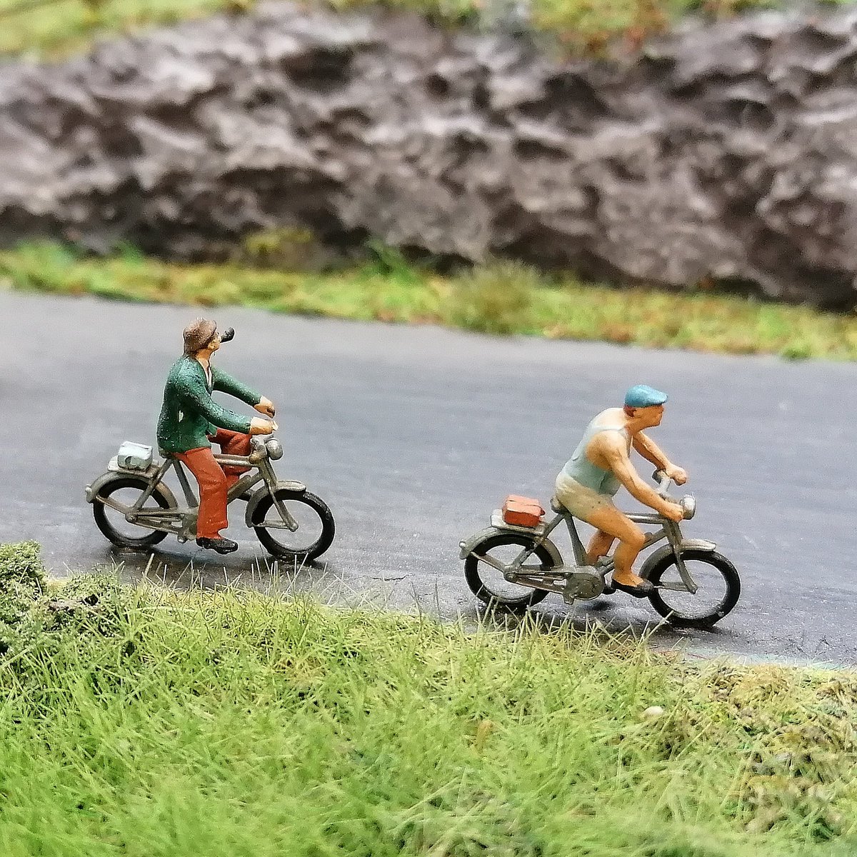 voixela1's tweet photo. #modellbahn
#modellbahnhobby
#modellbahnh0
#modellbauh0
#h0
#diorama
#figuren
#modelleisenbahn
#modellbau
#anlage
#modeltrain
#scaleh0
#187scale
#imfc87
#modelrailroad
#characters
#modelbuilding https://t.co/VOXhGFE1Hi