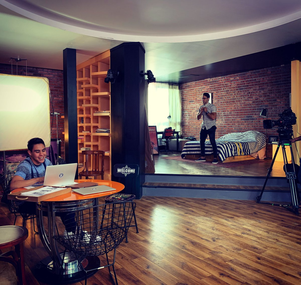 Seguimos grabando #VencerElDesamor este sábado con #EmmanuelPalomares  y #PacoLuna 🎥📺🎬 ¿Quién más ya quiere conocer esta historia?