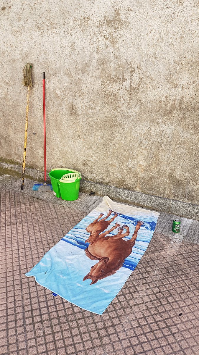 AlbeCampiPhoto's tweet photo. La #plage dans la cour #italie #été2020
#MadeInItaly #varese @WeReport_eu #enmasque https://t.co/jE99wS3qnM