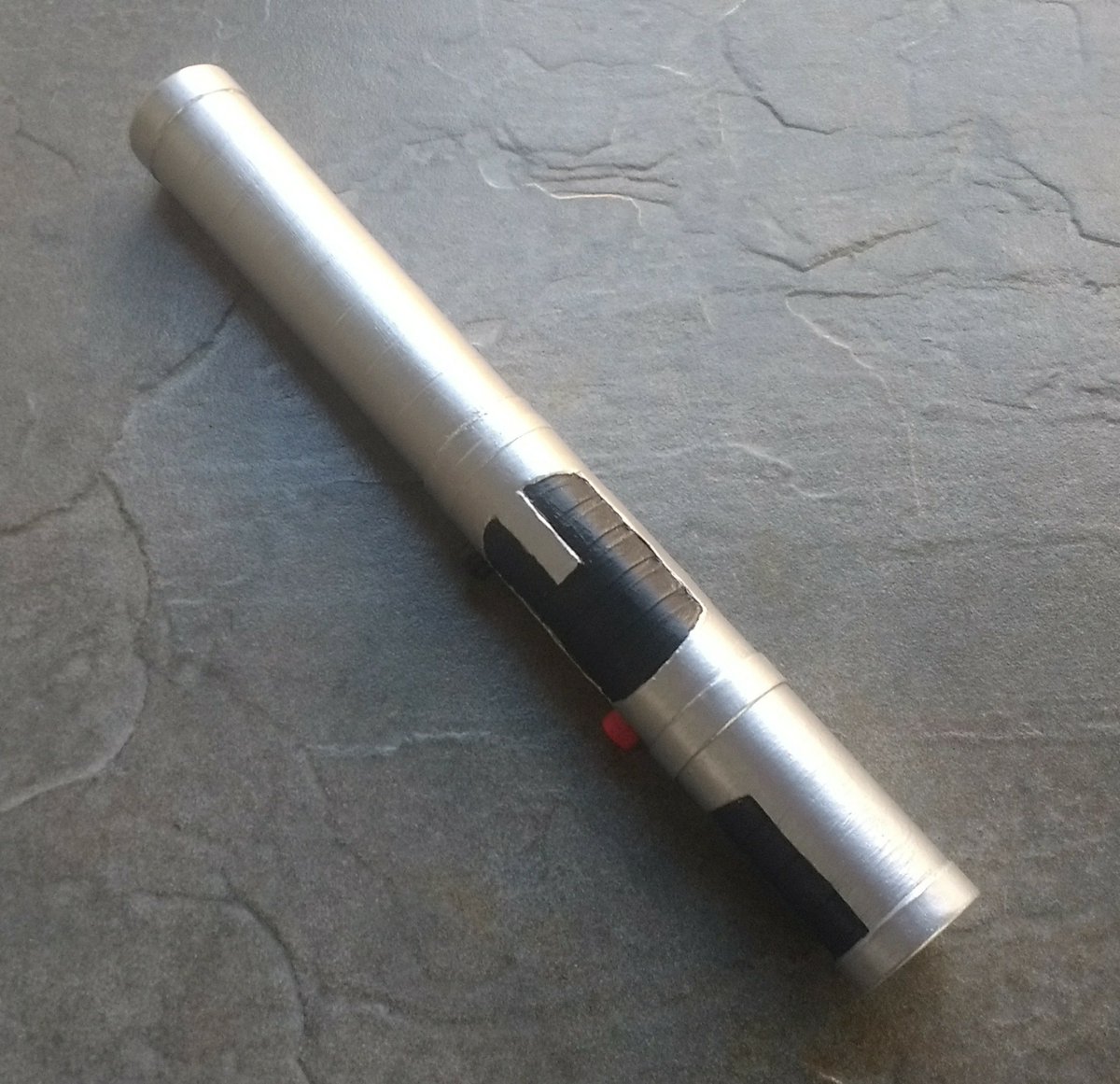 franharmonica's tweet photo. Quinlan Vos' lightsaber (This is my 40th saber by the way)
#quinlanvos #jedi #jediknight #sith #sithacolyte #lightsideoftheforce #darksideoftheforce #theforce #lightsaber #starwars #starwarstheclonewars #starwarscomics #expandeduniverse #starwarscanon #replica #paperreplica https://t.co/jj6OJzCtbx