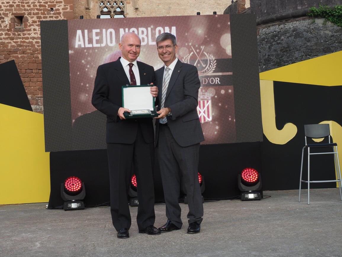 Després d’una llarga lluita al hospital contra el covid19, ja ens arriben bones notícies sobre l’evolució de la recuperació de l’Alejo Noblom.

Molta força Alejo👏🏻💪🏻👍🏻