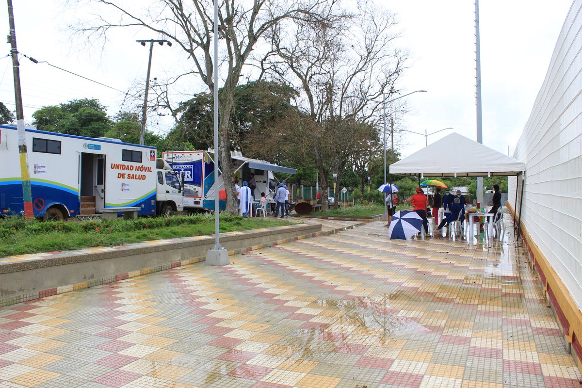 elcarmenmasc's tweet photo. ¡Más Ciudad, Más Salud, Salvemos Vidas!

La búsqueda activa en el territorio de El Carmen de Bolívar continúa.
Hoy nuestro programa líder se encuentra en el Barrio Minuto de Dios, atendiendo de primera mano a la población que presenta sintomas asimilares del Covid -19. https://t.co/0QJGj0mEhc