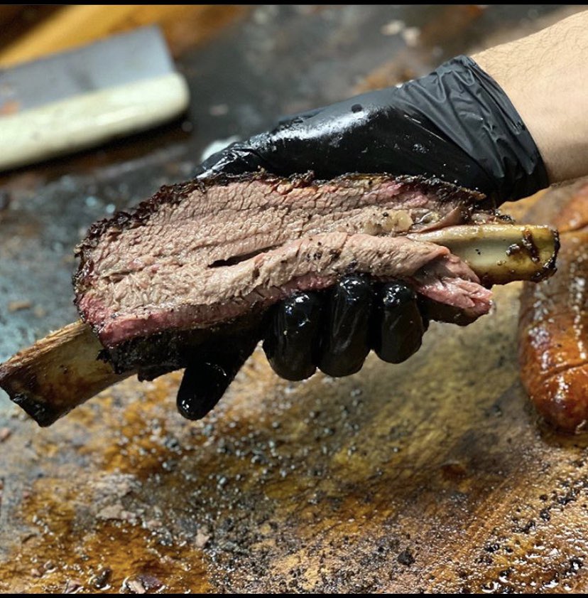 You already know what today is😉 It’s Beef Rib Saturday! We got them ready and waiting for you🔥

#desertoakbbq #bbq