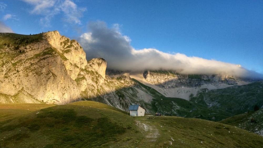 ledevoluy's tweet image. Dernières lueurs du jour sur les crêtes dévoluardes 🤩

📸 Thomas Dobrzewski 
#devoluy #myhautesalpes #sunset #mountains