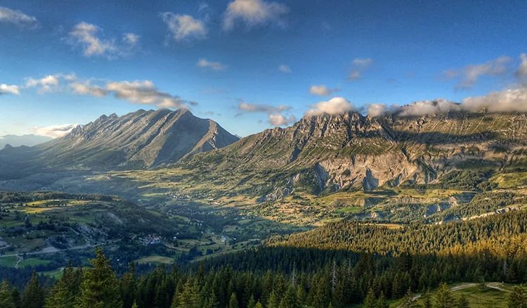 ledevoluy's tweet image. Dernières lueurs du jour sur les crêtes dévoluardes 🤩

📸 Thomas Dobrzewski 
#devoluy #myhautesalpes #sunset #mountains