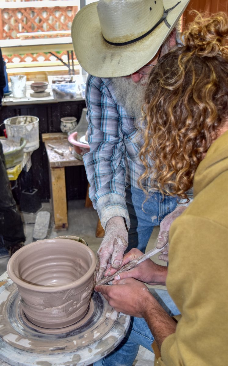 Fairfield_MT's tweet photo. Young artist chooses...
#Fairfield #Montana As Grad Trip Destination 
https://t.co/sTLlYJaY17
#Utah #highschool #graduate #covid #graduationtrip #art #artist #pottery #andywatson #masterpotter #BigSkyPottery
#kiln
https://t.co/sTLlYJaY17 https://t.co/1vsEBaZDan