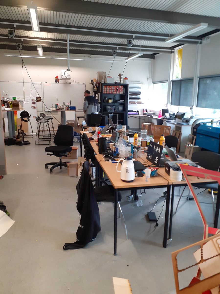 mivsen's tweet photo. Er faldet for for #Brainpad
Laser cutter og 3D har været igang hele dagen @ommerskolesing
Alt er som det skal være #makersind https://t.co/O2UtFtQKZm