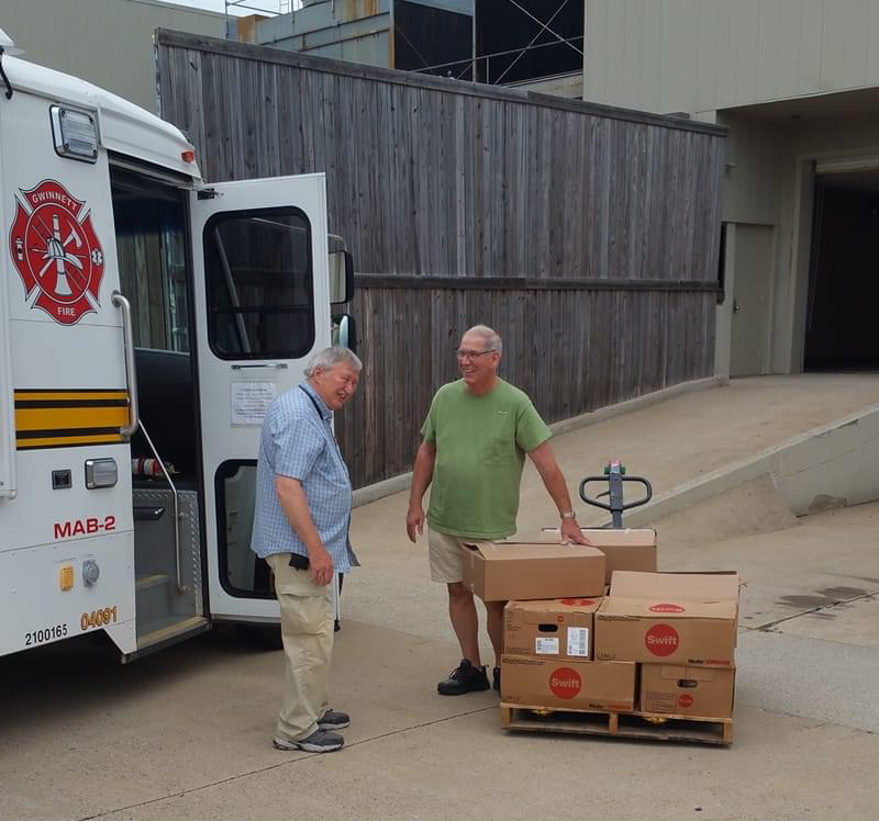 crosspointega's tweet photo. Cross Pointe's CarePointe Food Pantry received a donation of hundreds of pounds of meat--too big for most families. But we were able to donate this to the 32 fire departments in Gwinnett County--850 pounds of hamburger for some very valued first responders! #cpserves #carepointe https://t.co/Btvnu5h90m