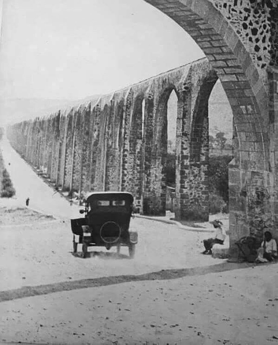 asomarte's tweet photo. ¡Feliz 489 aniversario a nuestra bella ciudad de #Querétaro!

Data del año 1915 aproximadamente, ya que aún no iniciaba la construcción de las casas alrededor.

📷 @queretaro.antiguo https://t.co/6QIpuZFGhi