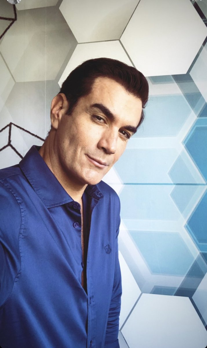 #instastory <a href="/davidzepeda1/">David Zepeda</a> 😍😍Que te vaya súper en tus grabaciones #Vencereldesamor 🎬 🎥 feliz y bendecido sábado preciosoo!!😘 #Alvarofalcón