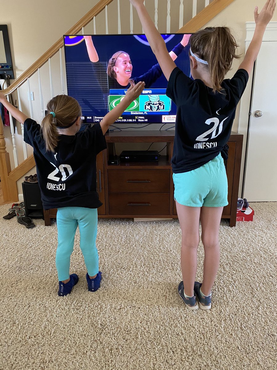 erinkhart's tweet photo. All dressed up and ready to cheer on number 20! Go @sabrina_i20 - we are so excited for this new chapter of your incredible career. Sending 💚 from Oregon! https://t.co/EM9e8Q7Tfe