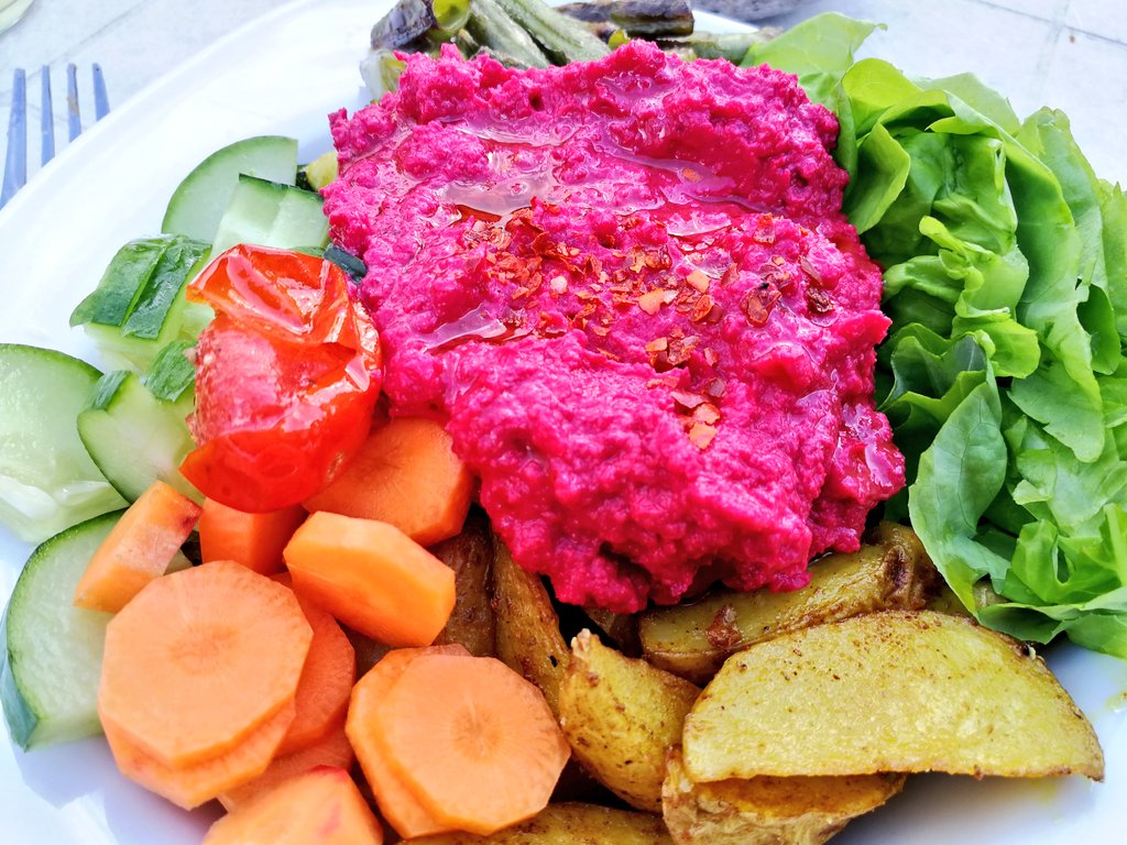 It's worth every hour of work if you get this self-grown coloursensation from your garden #HealthyFood #healthylifestyle #gardening #selfcare #vegetables #garden