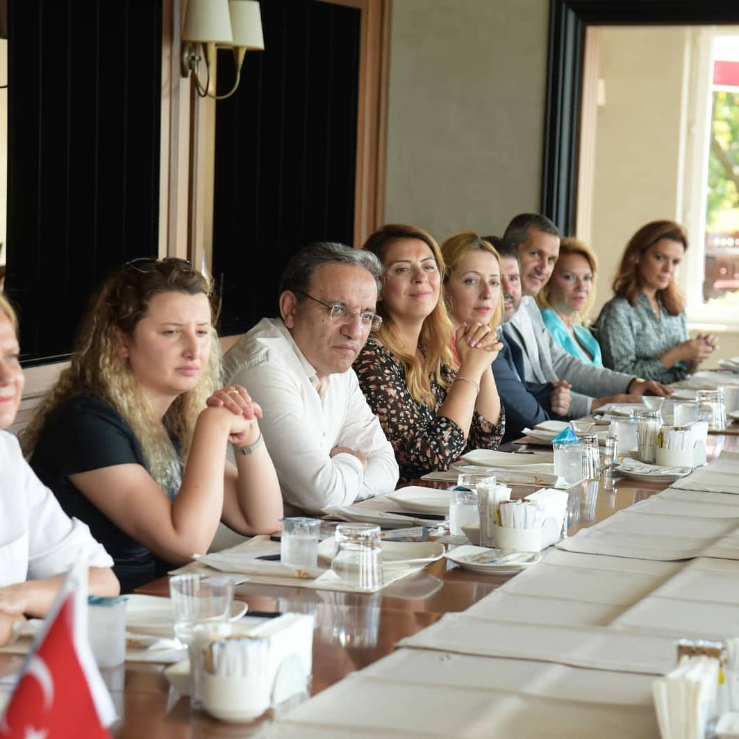 İstanbul Ticaret Odası Başkanı Sn. <a href="/SekibAvdagic/">Şekib Avdagiç</a> bugün Cemile Sultan Korusunda Mice sektorunde yer alan 16 sektör derneğinin yer aldığı toplantıya katıldı. FSTD olarak Başkanımız @mugeyavasyilmaz ve Genel Sekreterimiz <a href="/ArzuBarutcu/">Arzu Barutcu</a> katıldı
Sektörlere hayırlı olmasını diliyoruz.
