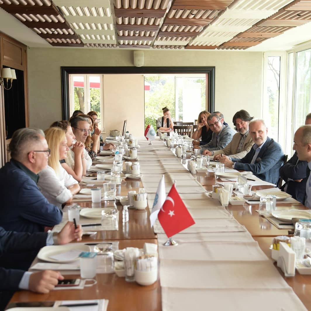 fstd2020's tweet photo. İstanbul Ticaret Odası Başkanı Sn. @SekibAvdagic bugün Cemile Sultan Korusunda Mice sektorunde yer alan 16 sektör derneğinin yer aldığı toplantıya katıldı. FSTD olarak Başkanımız @mugeyavasyilmaz ve Genel Sekreterimiz @ArzuBarutcu katıldı
Sektörlere hayırlı olmasını diliyoruz. https://t.co/844LGHERv3